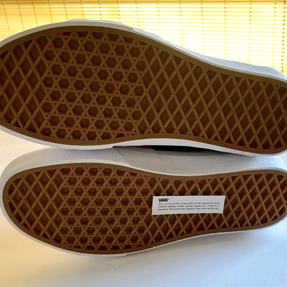 Vans Captain Marvel Limited Edition Sk8 Hi - Picture 5 of 7